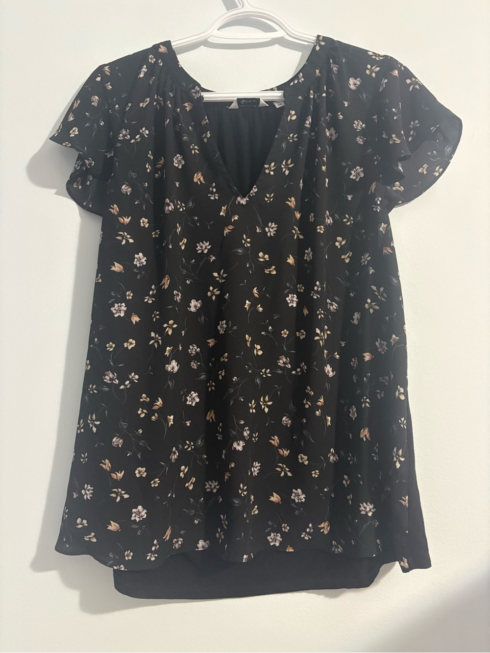 Reitmans Black Floral V-Neck Ruffle Sleeve Blouse
